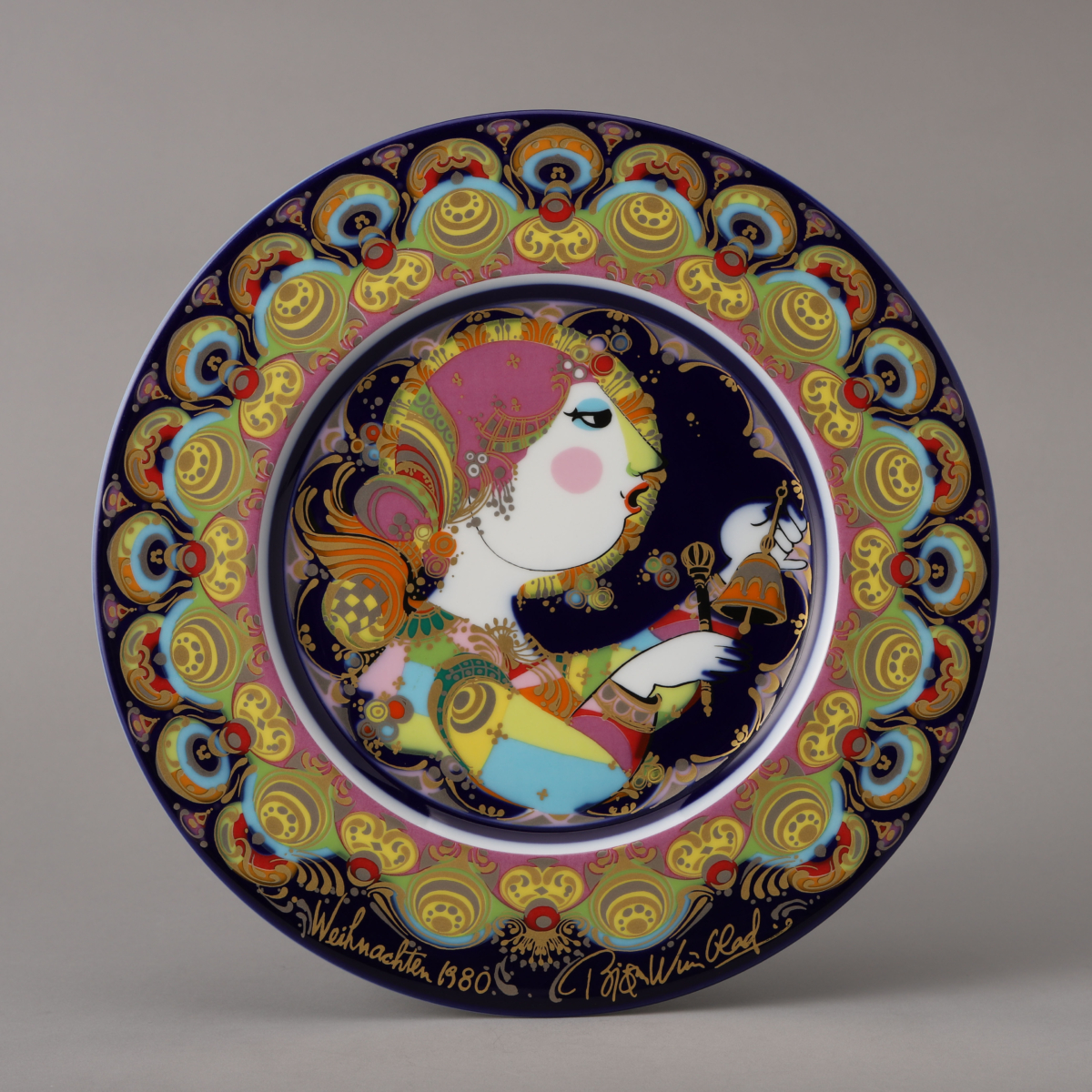 Weihnachtsteller (Christmas Plate) 1980 "Engel mit Glockenspiel (Angel with Chime)"