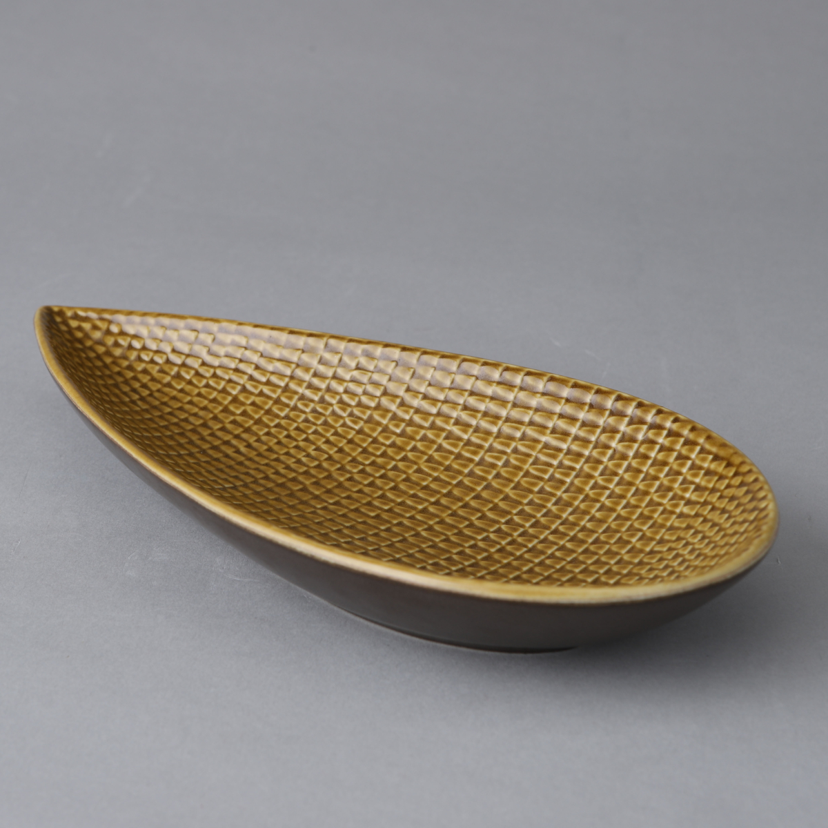 "Reptil" Brown Dish