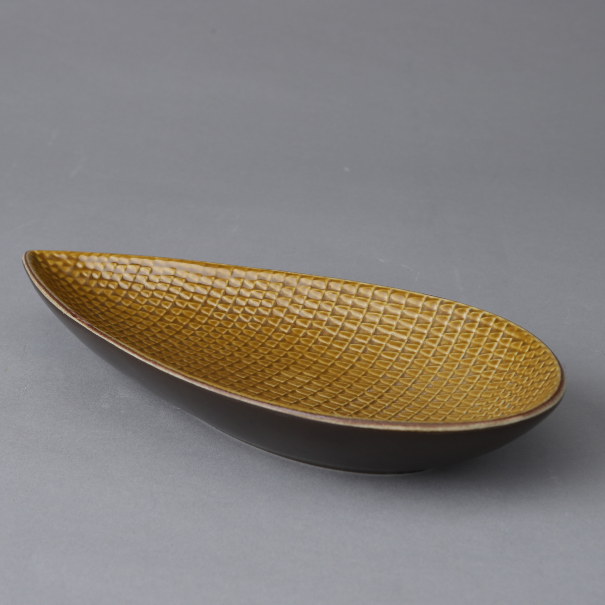 "Reptil" Brown Dish