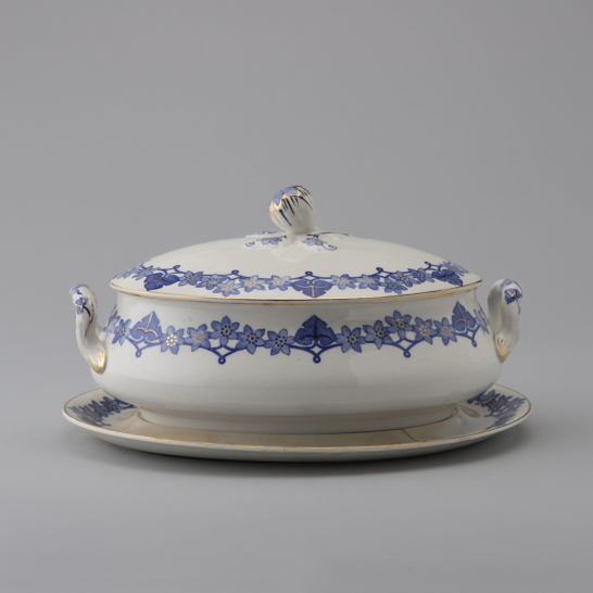 Gilded 'Blåsippa(blue sippa) Tureen