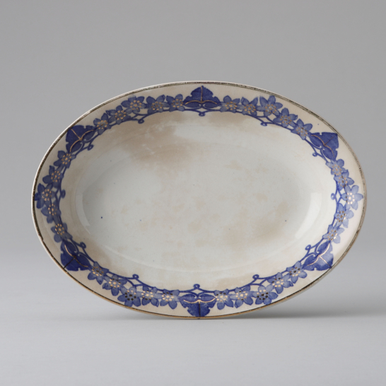Gilded 'Blåsippa(blue sippa) Oval Dish