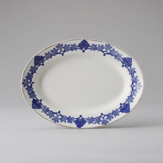 Gilded 'Blåsippa(blue sippa) Oval Plate