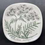 ARABIA BOTANICA WALL PLATE ACHILLEA MILLEFOLIUM ESTERI TOMULA